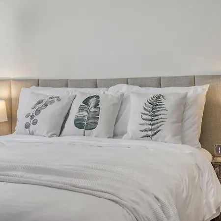Zen Haus Garden Retreat, Prime Location, Luxe Amenities Villa